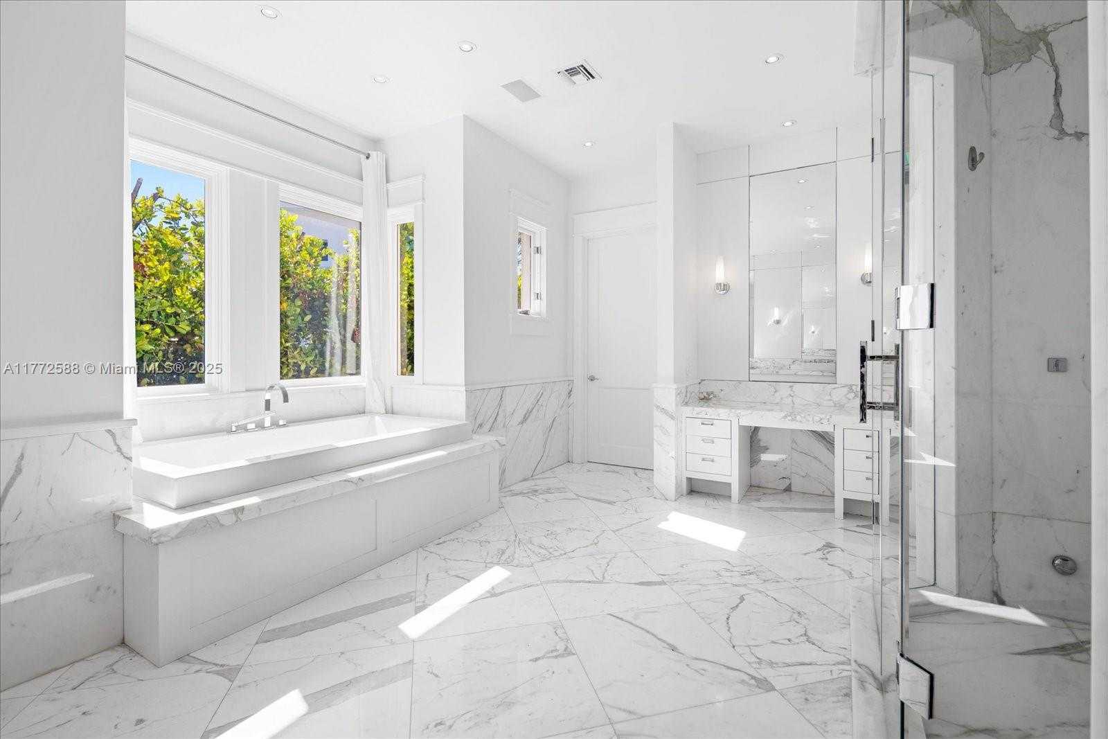Small Image of 4340 NORTH BAY RD, Miami Beach Number 39