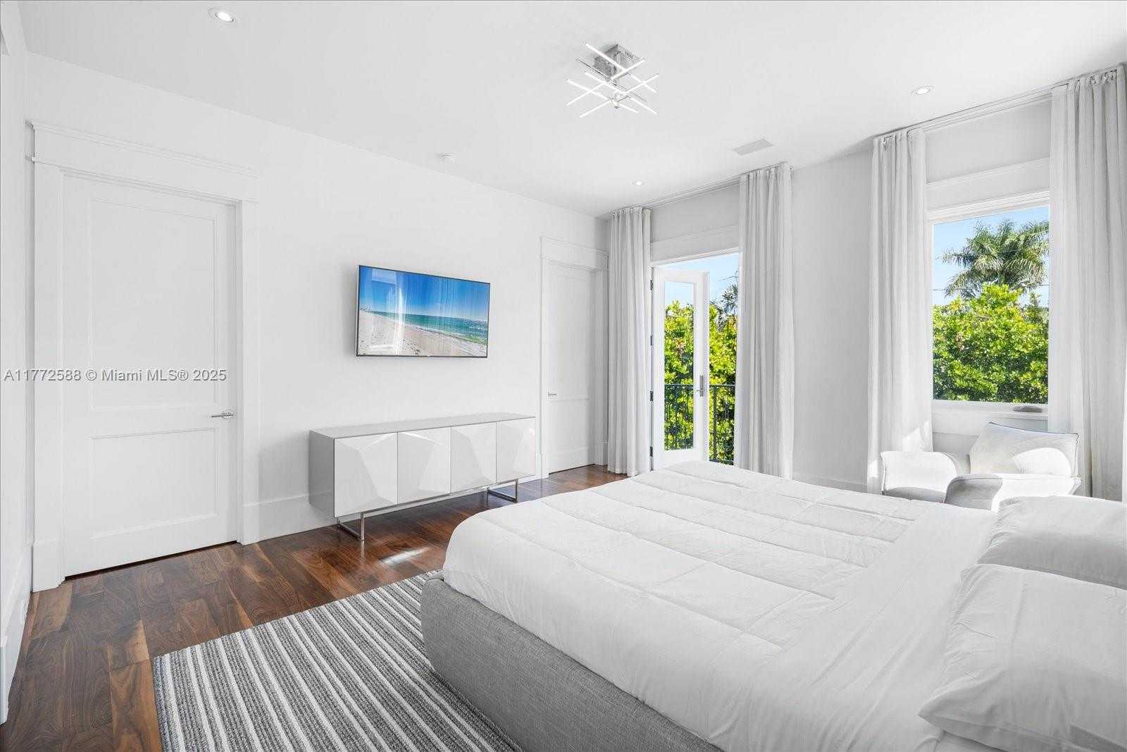 Small Image of 4340 NORTH BAY RD, Miami Beach Number 41