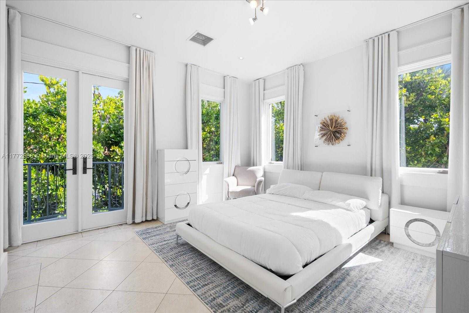 Small Image of 4340 NORTH BAY RD, Miami Beach Number 42