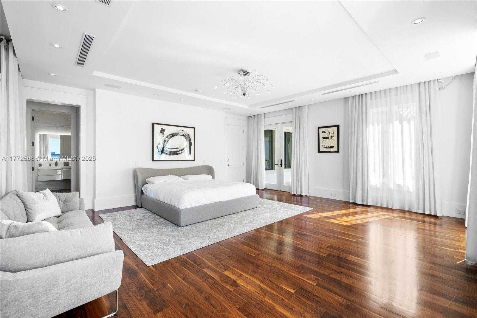 Small Image of 4340 NORTH BAY RD, Miami Beach Number 44
