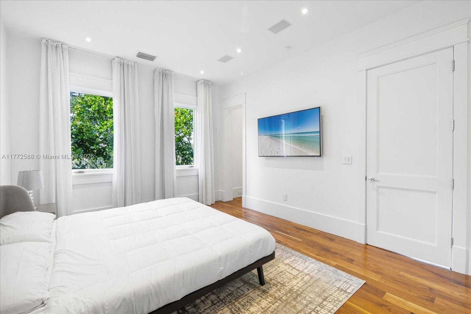 Small Image of 4340 NORTH BAY RD, Miami Beach Number 45