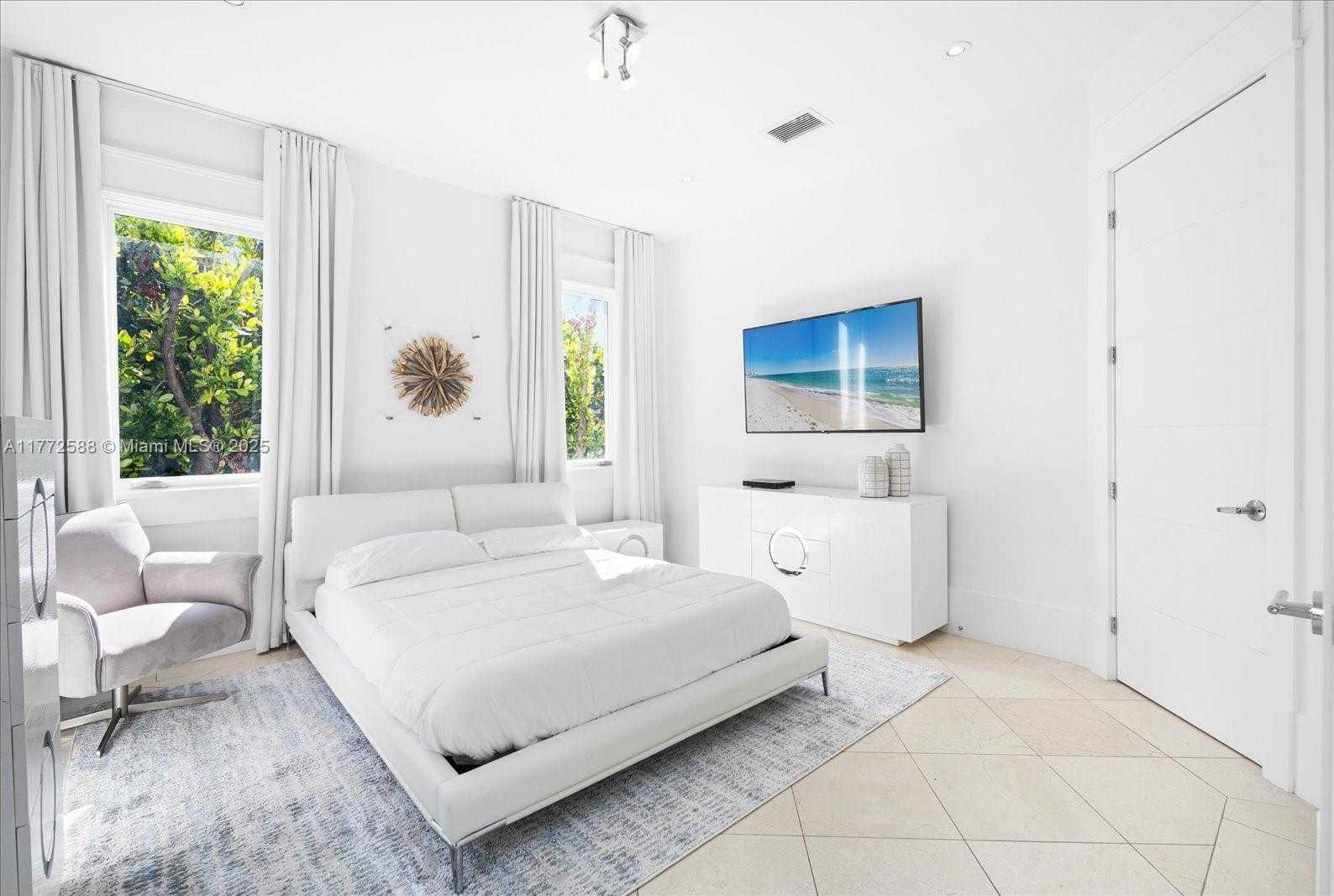Small Image of 4340 NORTH BAY RD, Miami Beach Number 48