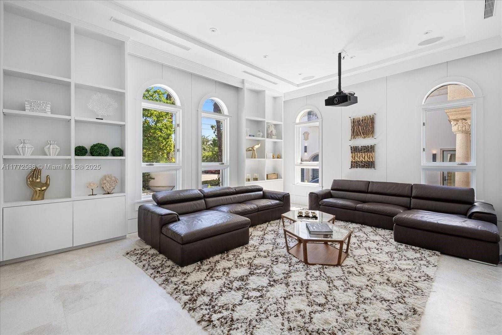 Small Image of 4340 NORTH BAY RD, Miami Beach Number 9
