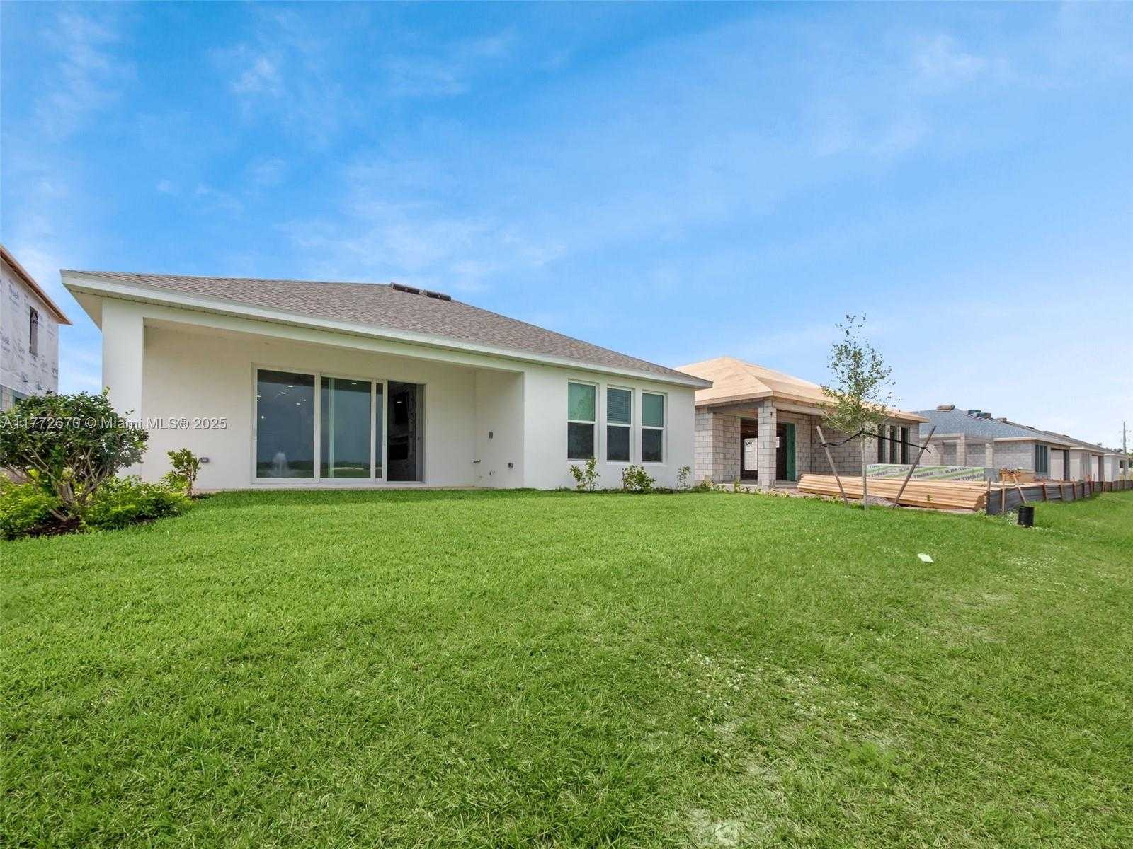 Small Image of 516 SOUTH EAST RANCH OAK CIR, Port St. Lucie Number 40
