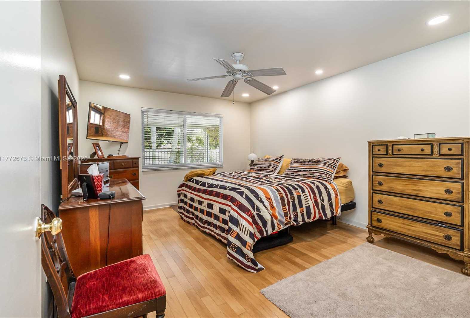 Small Image of 940 BLUE RIDGE WAY, Davie Number 17