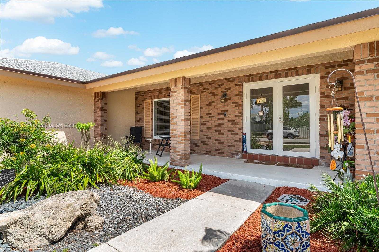 Small Image of 940 BLUE RIDGE WAY, Davie Number 2