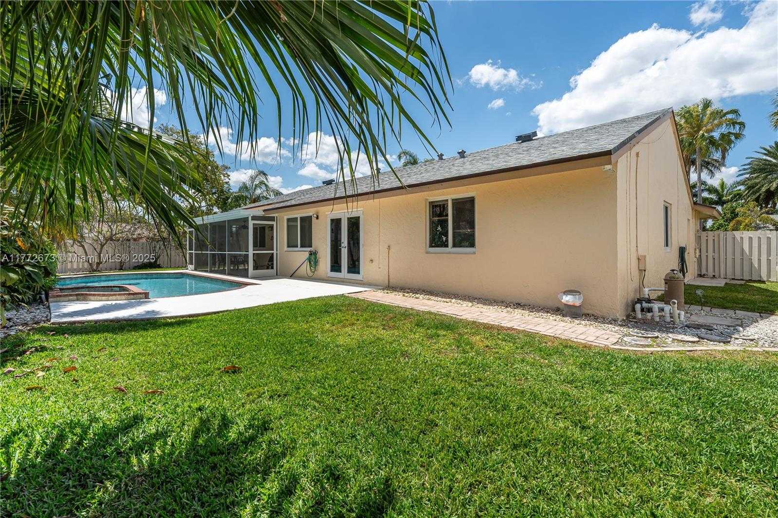 Small Image of 940 BLUE RIDGE WAY, Davie Number 25