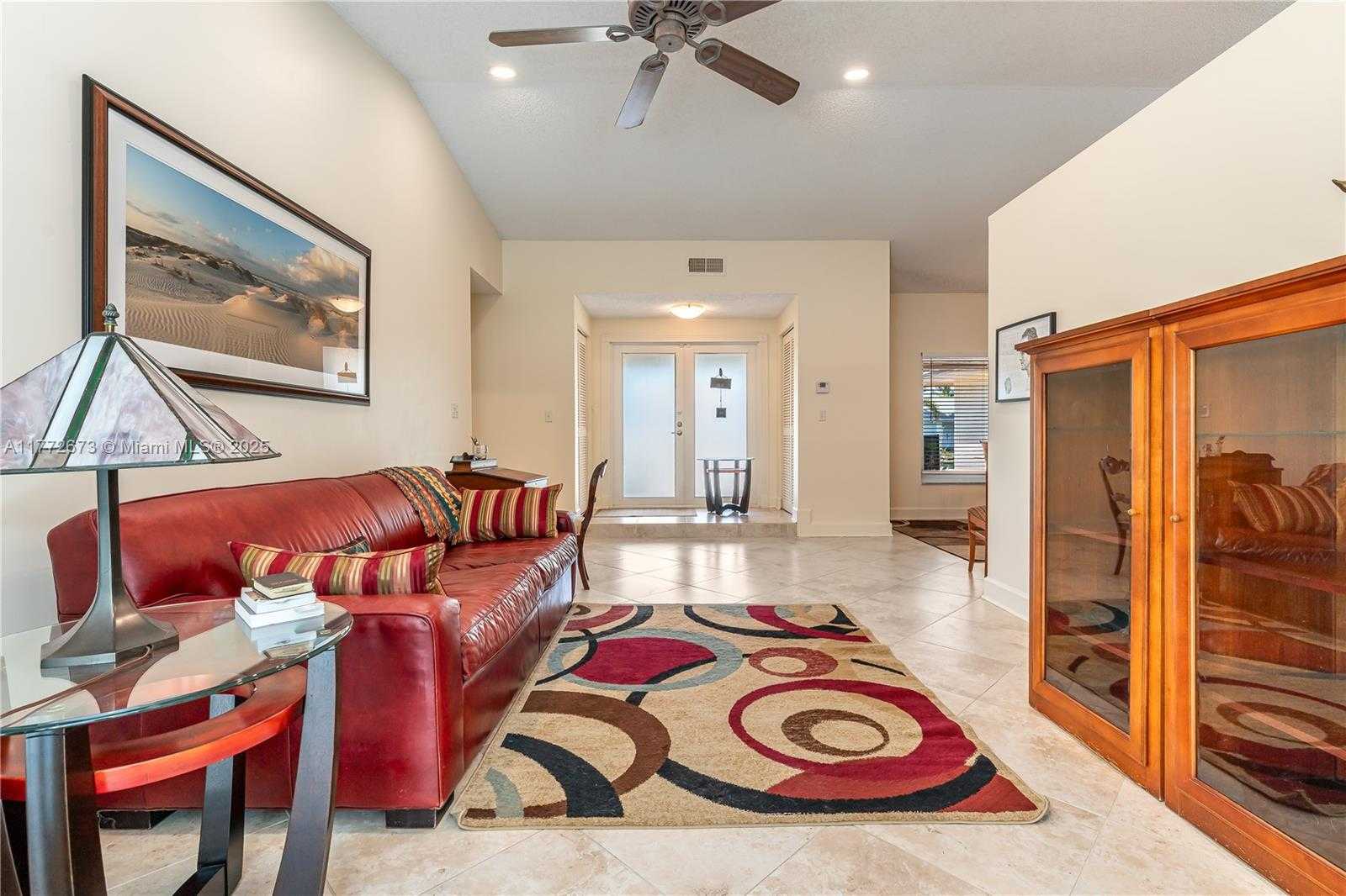 Small Image of 940 BLUE RIDGE WAY, Davie Number 3