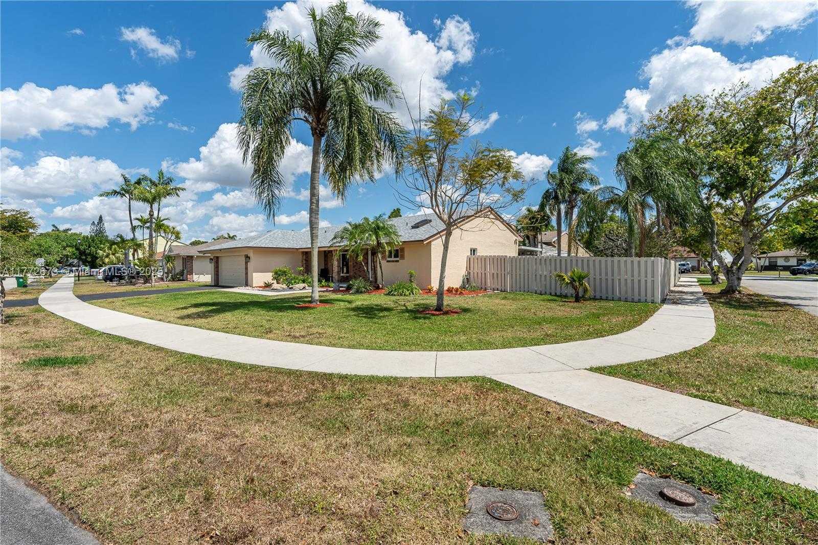 Small Image of 940 BLUE RIDGE WAY, Davie Number 32