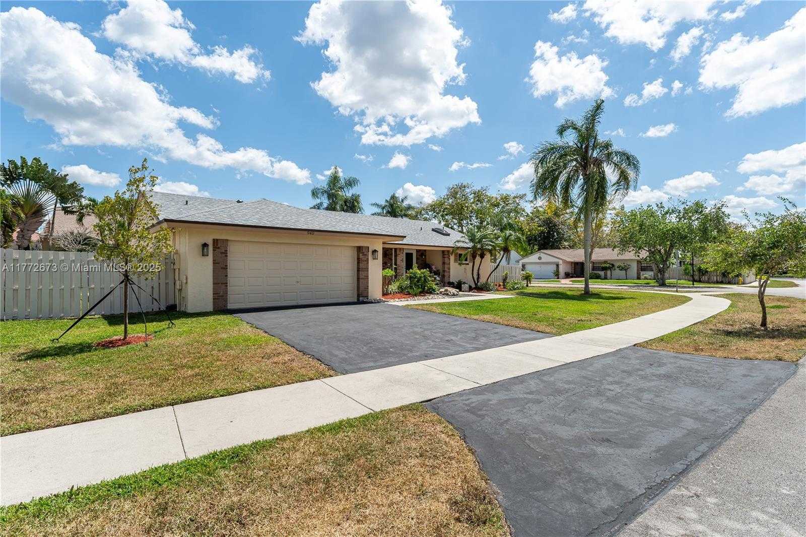 Small Image of 940 BLUE RIDGE WAY, Davie Number 34