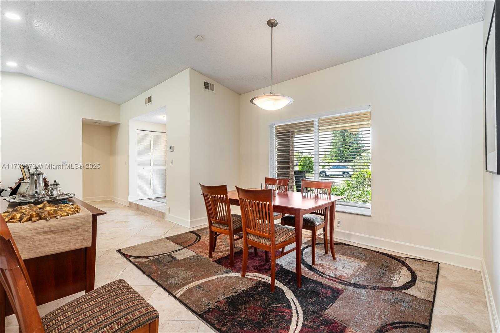 Small Image of 940 BLUE RIDGE WAY, Davie Number 6