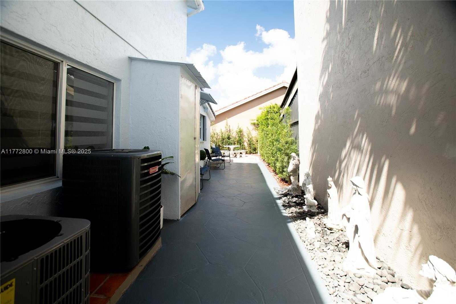 Small Image of 942 NORTH WEST 133RD CT, Miami Number 40