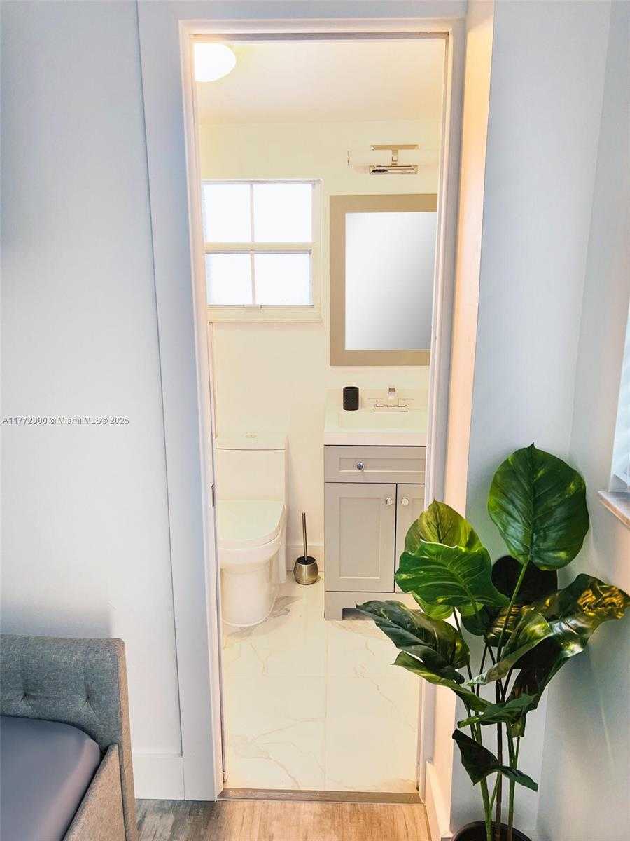 Small Image of 942 NORTH WEST 133RD CT, Miami Number 43