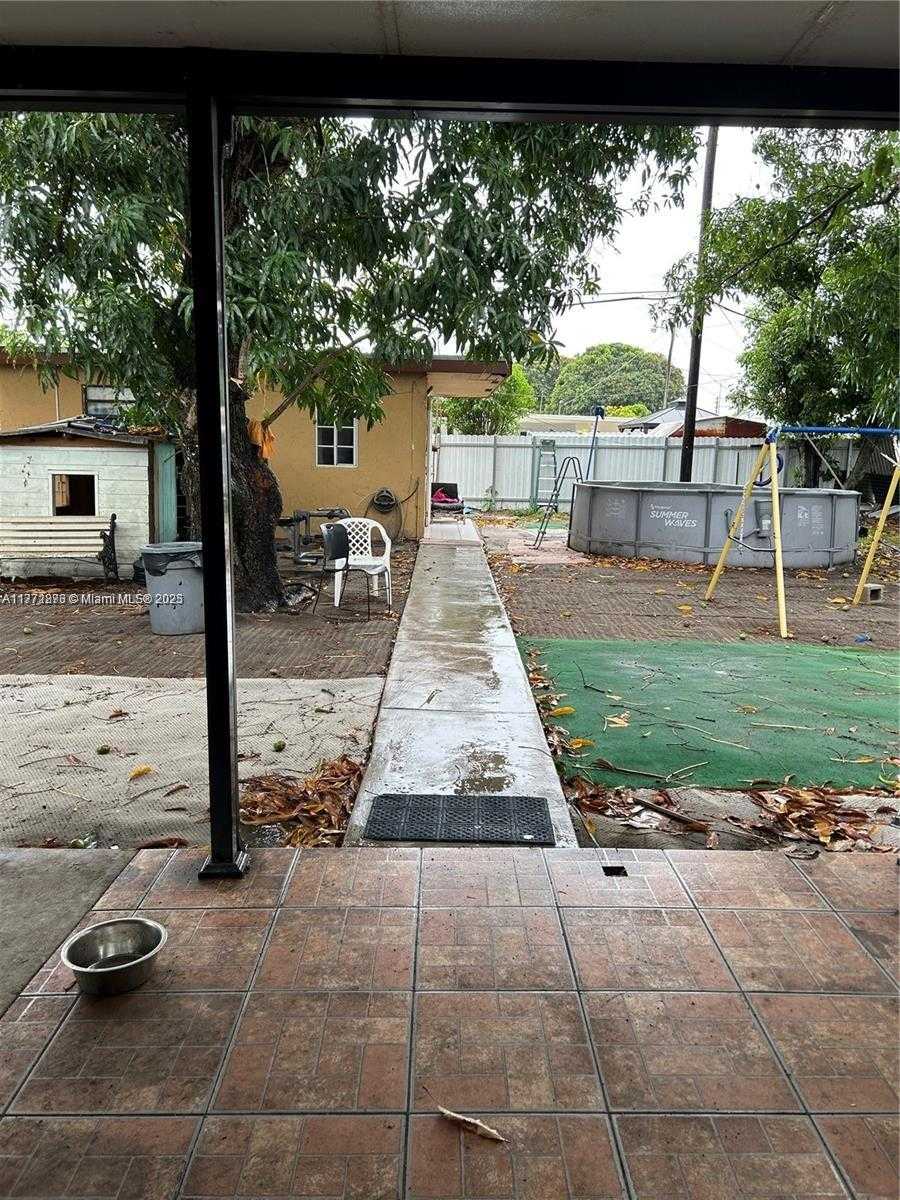 Small Image of 22 EAST 58TH ST, Hialeah Number 12