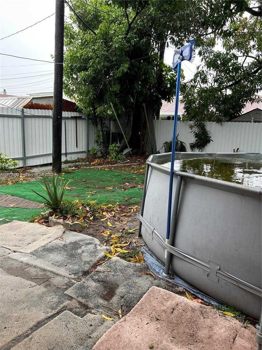 Small Image of 22 EAST 58TH ST, Hialeah Number 13