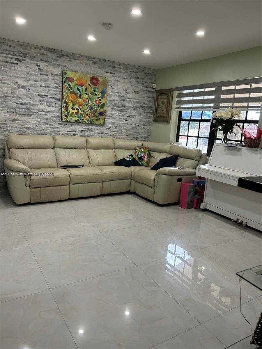 Small Image of 22 EAST 58TH ST, Hialeah Number 2