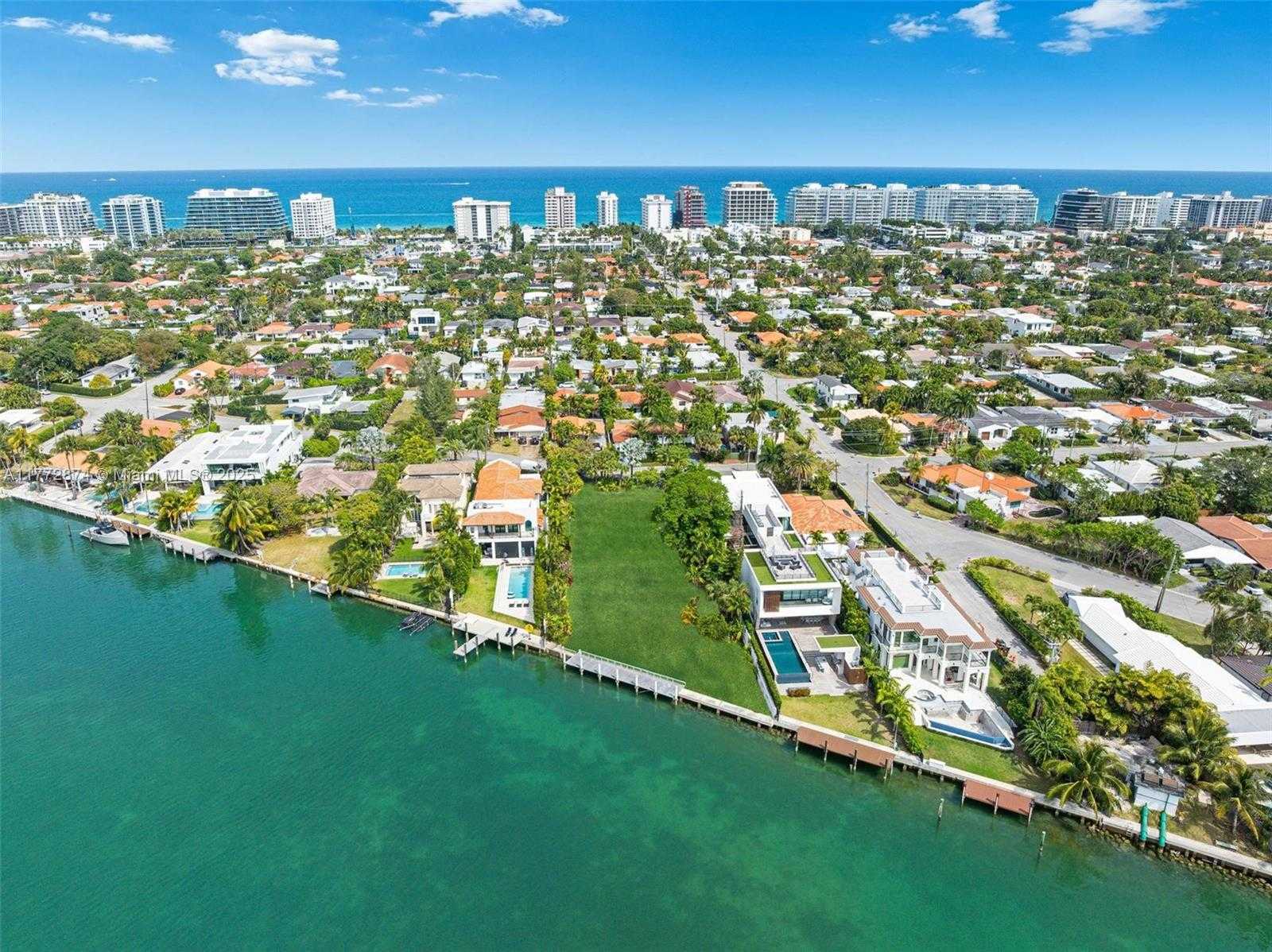Small Image of 9224 BAY DR, Surfside Number 5