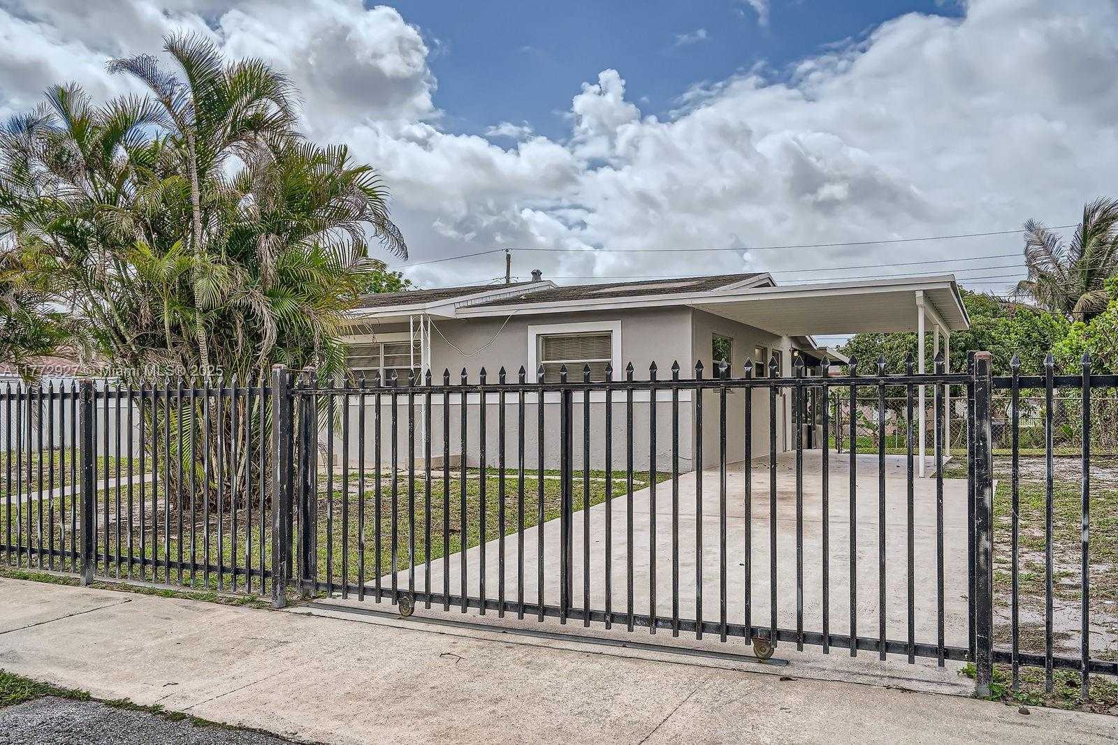Small Image of 2440 NORTH WEST 208TH ST, Miami Gardens Number 2
