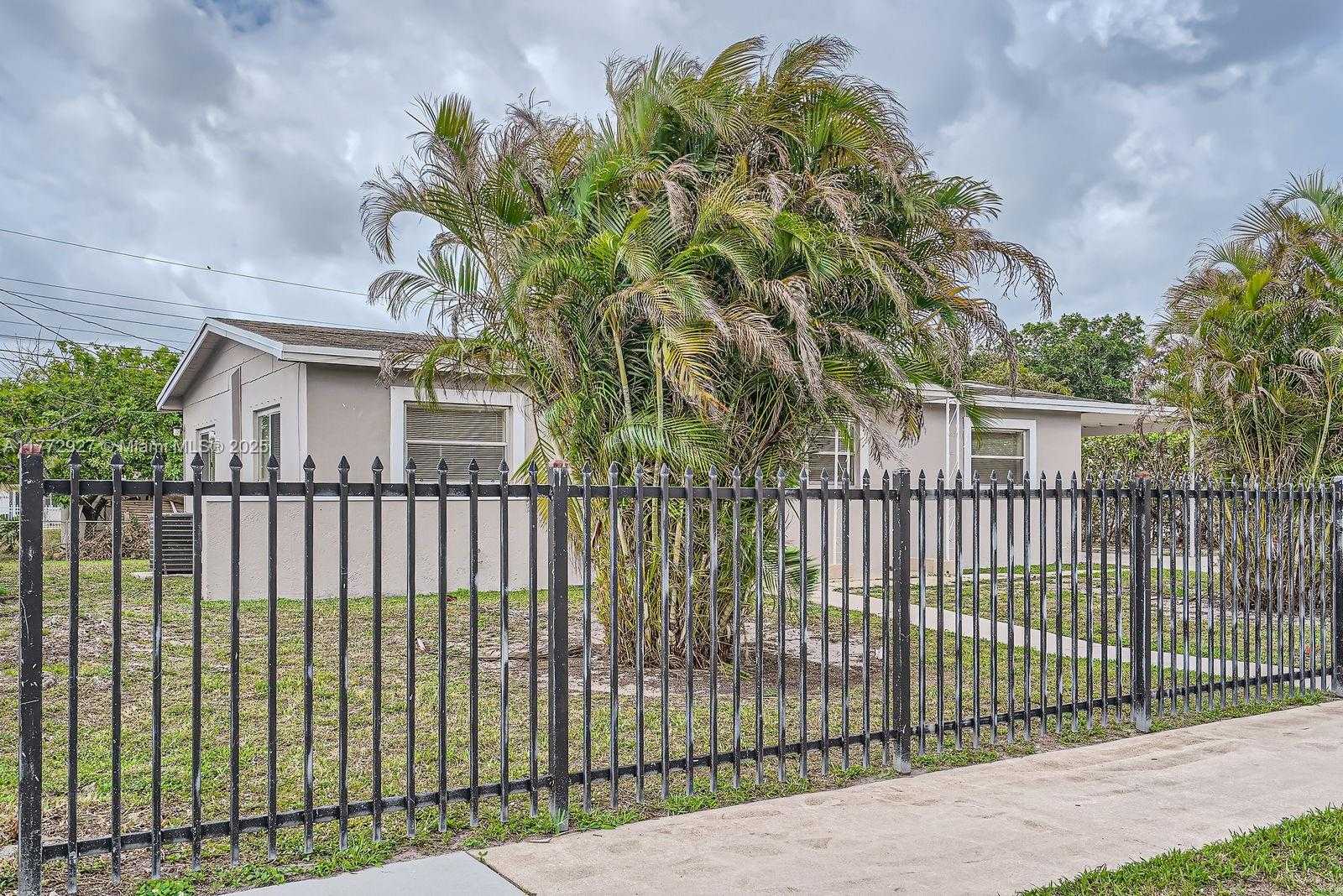 Small Image of 2440 NORTH WEST 208TH ST, Miami Gardens Number 3
