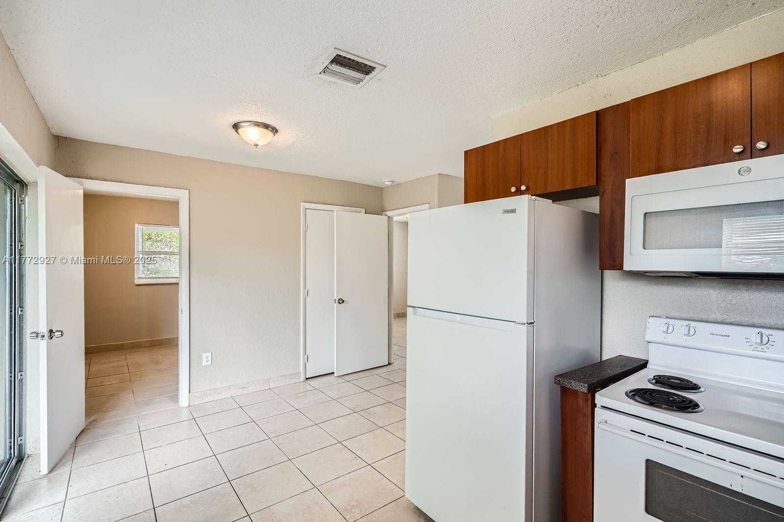 Small Image of 2440 NORTH WEST 208TH ST, Miami Gardens Number 9