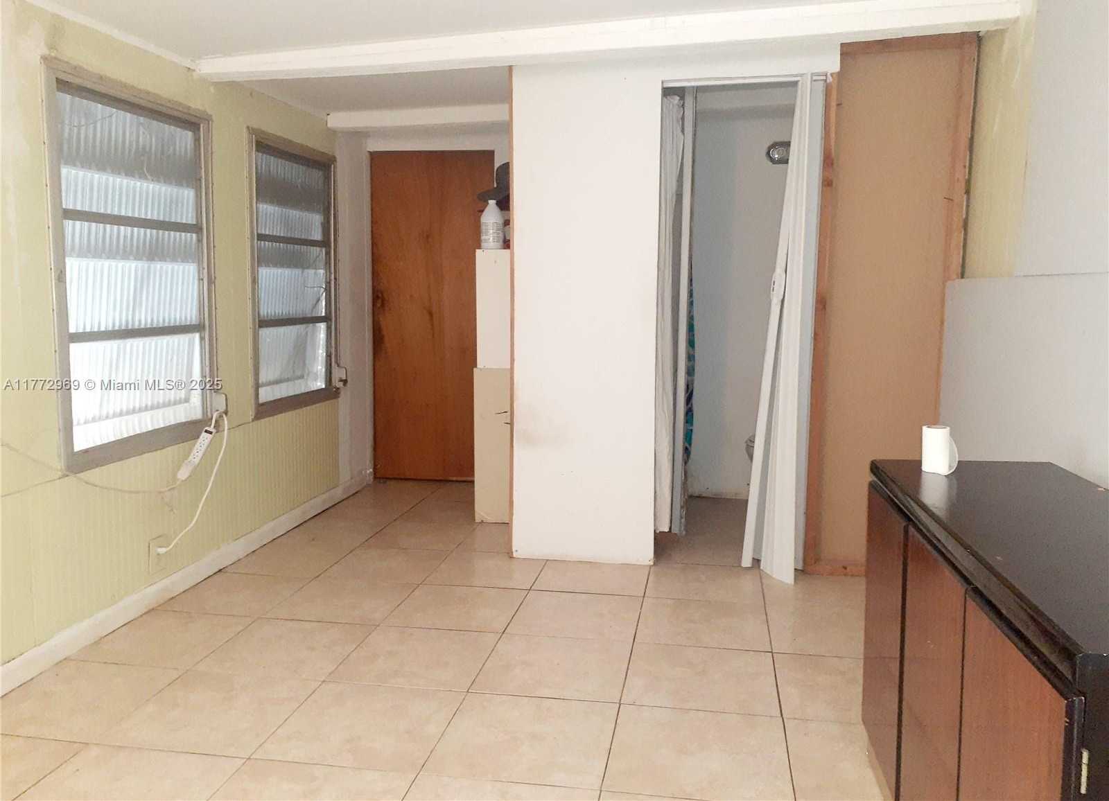 Small Image of 8551 SOUTH WEST 18TH PL, Davie Number 11