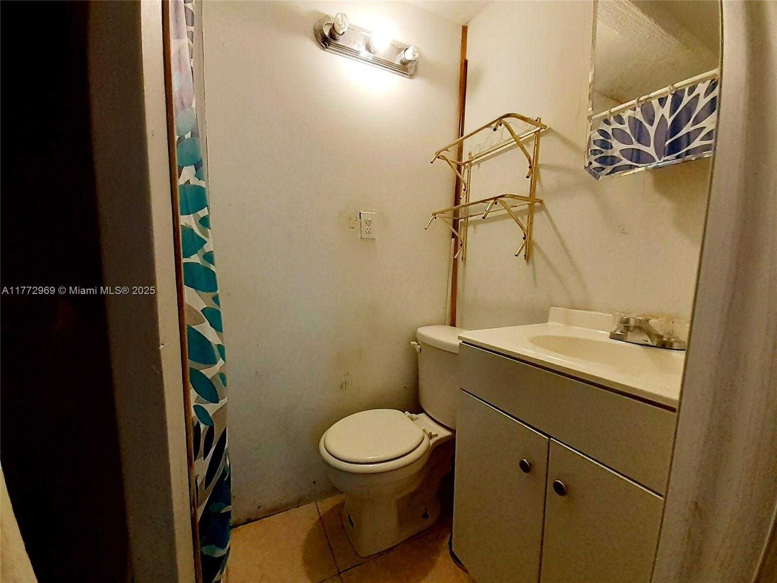 Small Image of 8551 SOUTH WEST 18TH PL, Davie Number 12