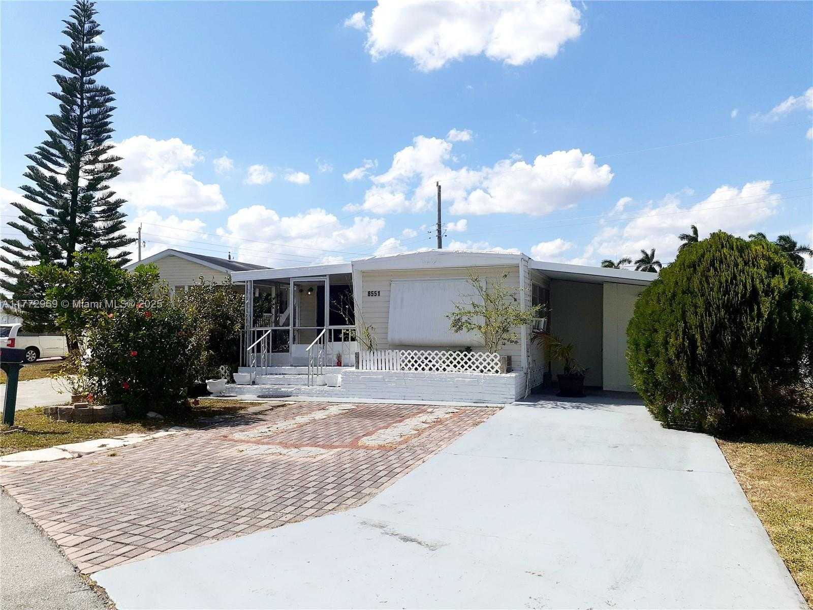 Small Image of 8551 SOUTH WEST 18TH PL, Davie Number 15