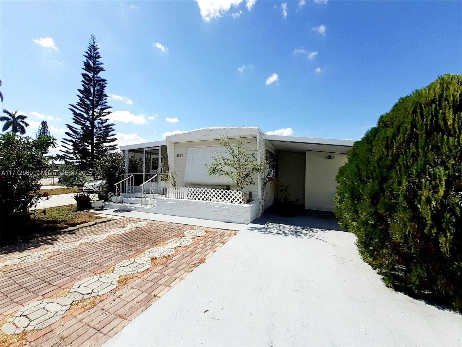 Small Image of 8551 SOUTH WEST 18TH PL, Davie Number 2