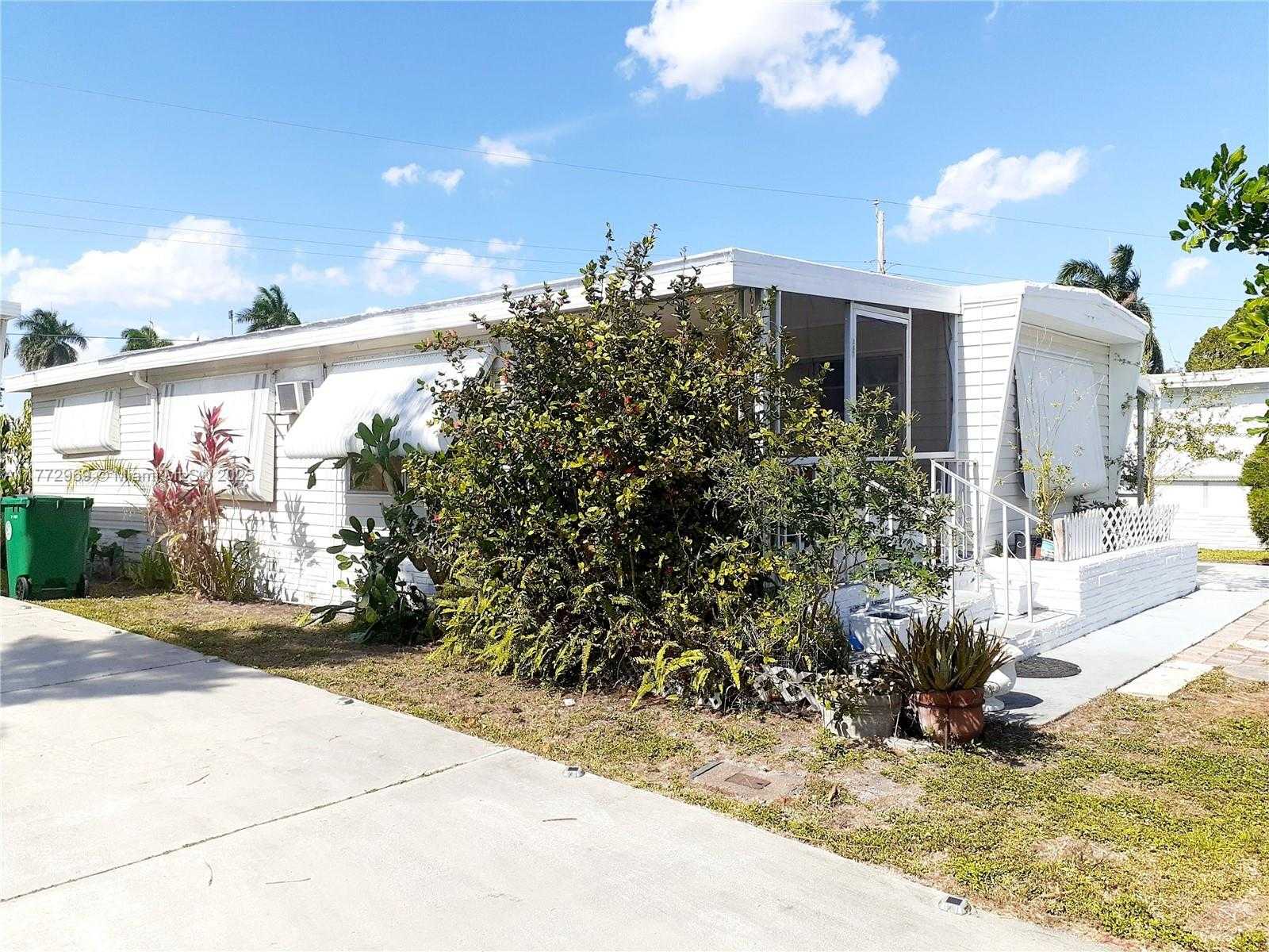 Small Image of 8551 SOUTH WEST 18TH PL, Davie Number 3