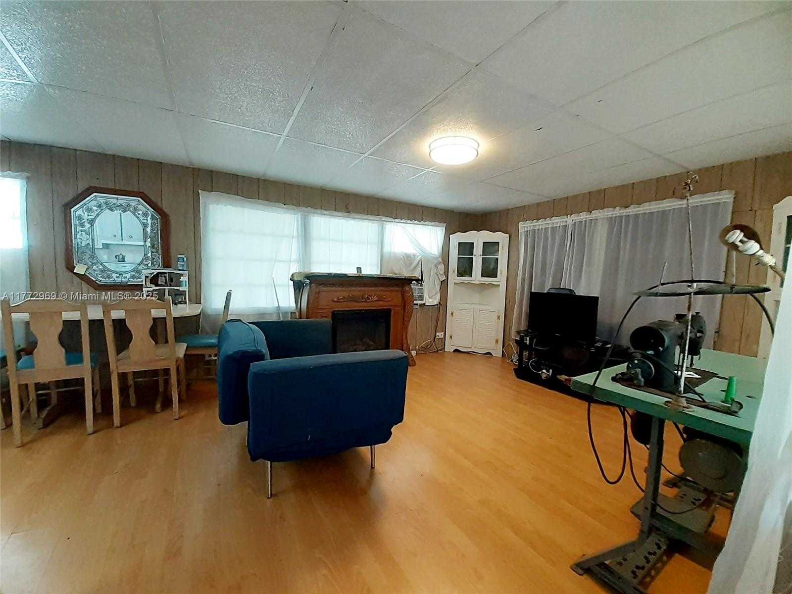 Small Image of 8551 SOUTH WEST 18TH PL, Davie Number 5