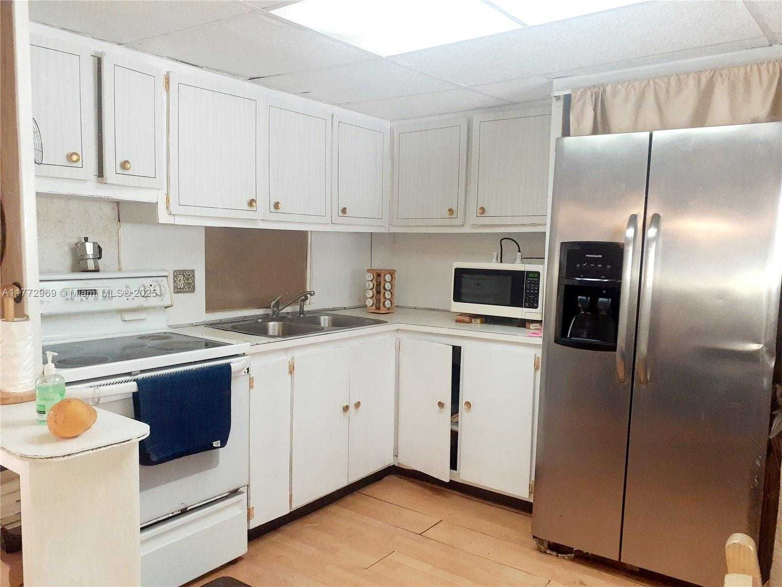 Small Image of 8551 SOUTH WEST 18TH PL, Davie Number 7