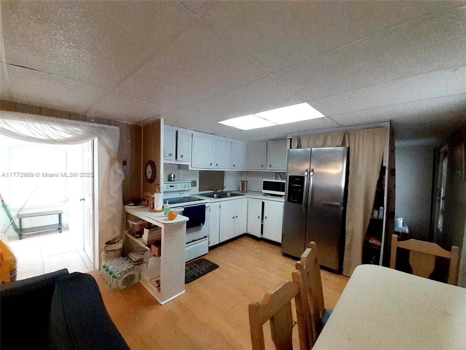 Small Image of 8551 SOUTH WEST 18TH PL, Davie Number 9