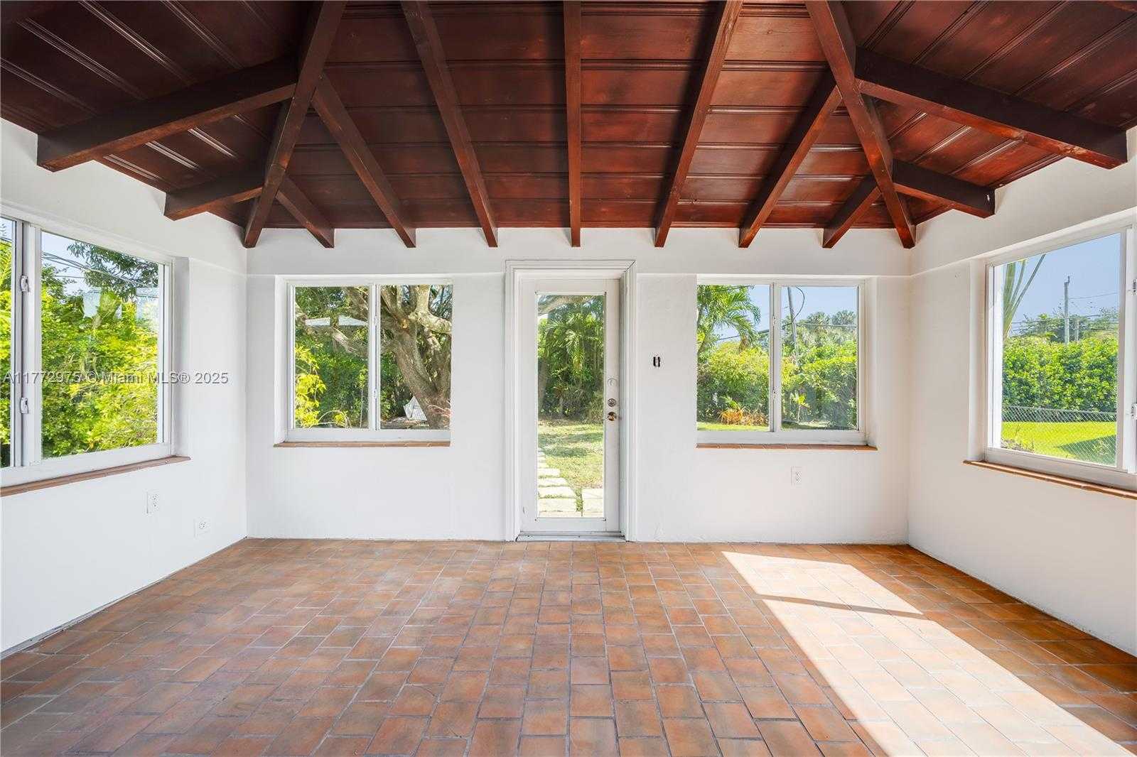 Small Image of 385 NORTH EAST 117TH ST, Miami Number 13