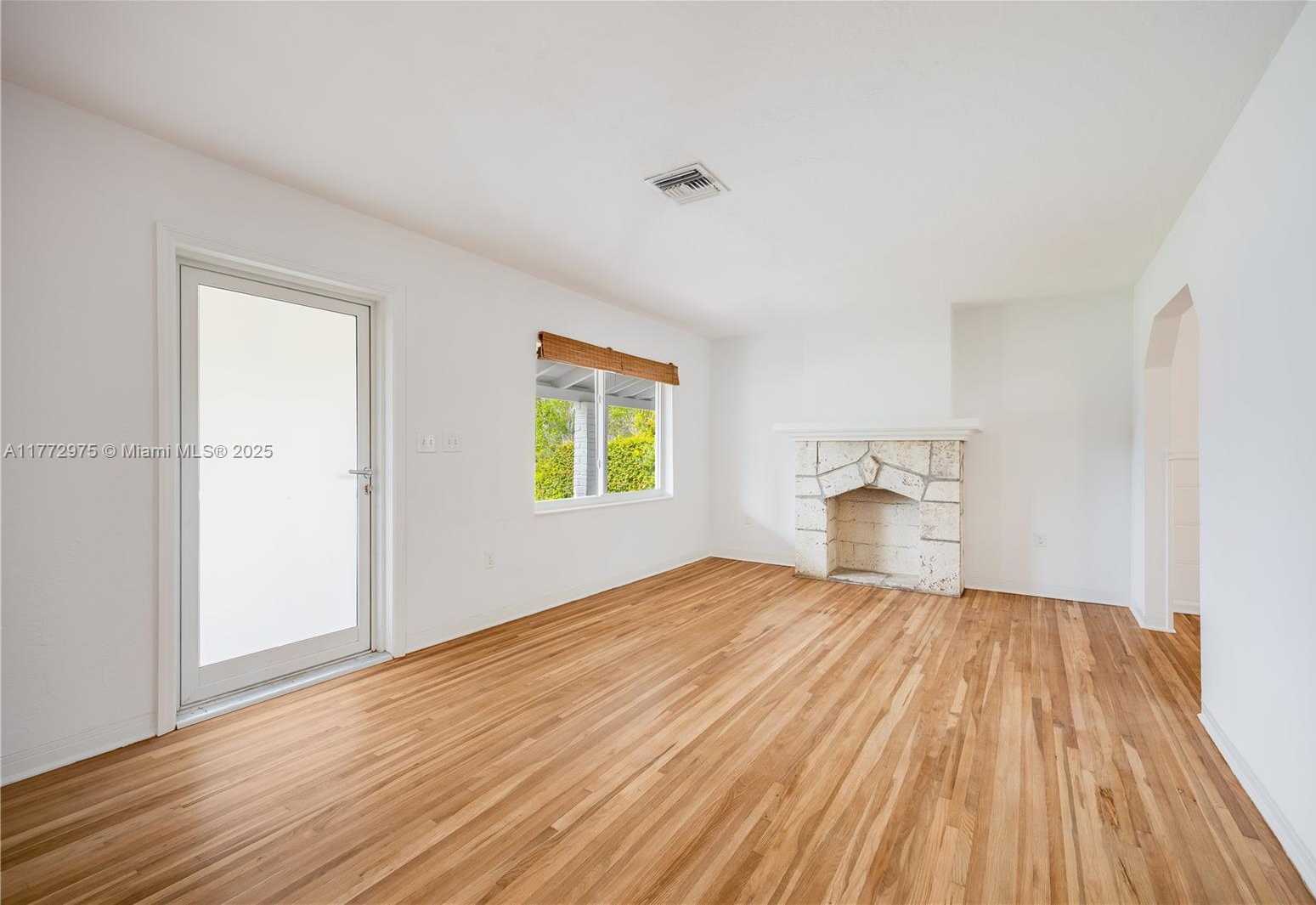 Small Image of 385 NORTH EAST 117TH ST, Miami Number 4