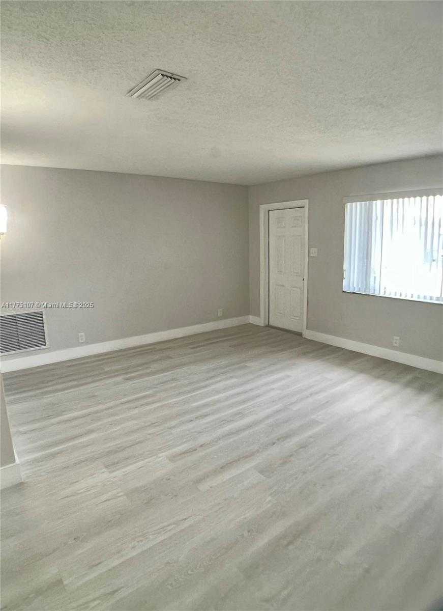 Small Image of 6990 NORTH WEST 17TH ST, Margate Number 4