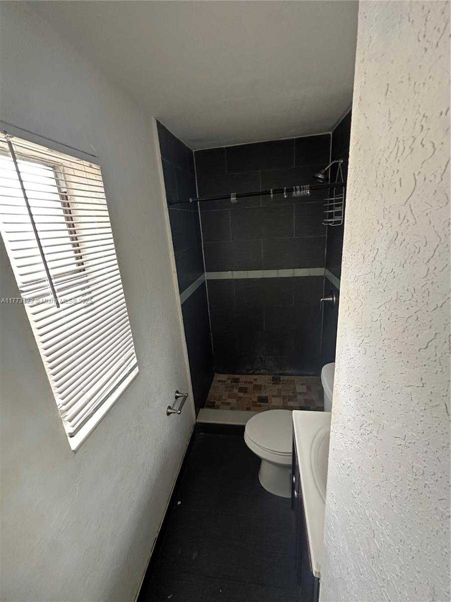 Small Image of 570 NORTH WEST 18TH ST, Pompano Beach Number 11