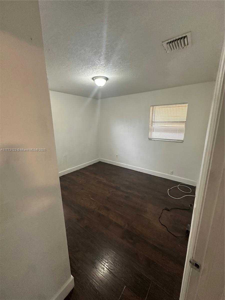 Small Image of 570 NORTH WEST 18TH ST, Pompano Beach Number 4