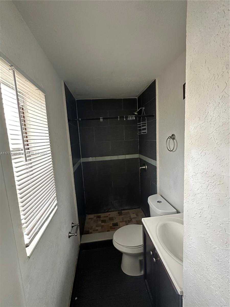 Small Image of 570 NORTH WEST 18TH ST, Pompano Beach Number 8