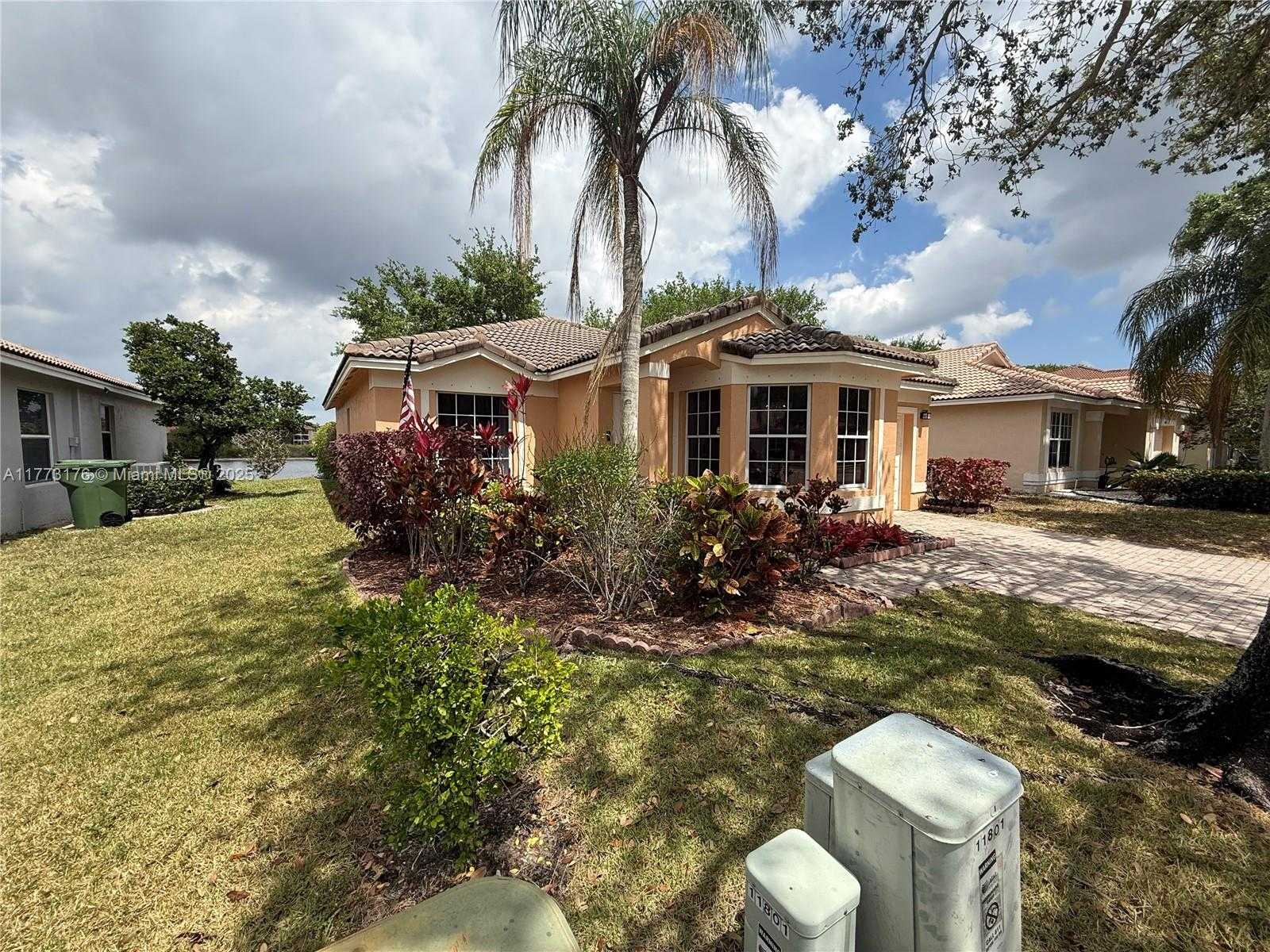 Small Image of 11781 SOUTH WEST 7TH ST, Pembroke Pines Number 3
