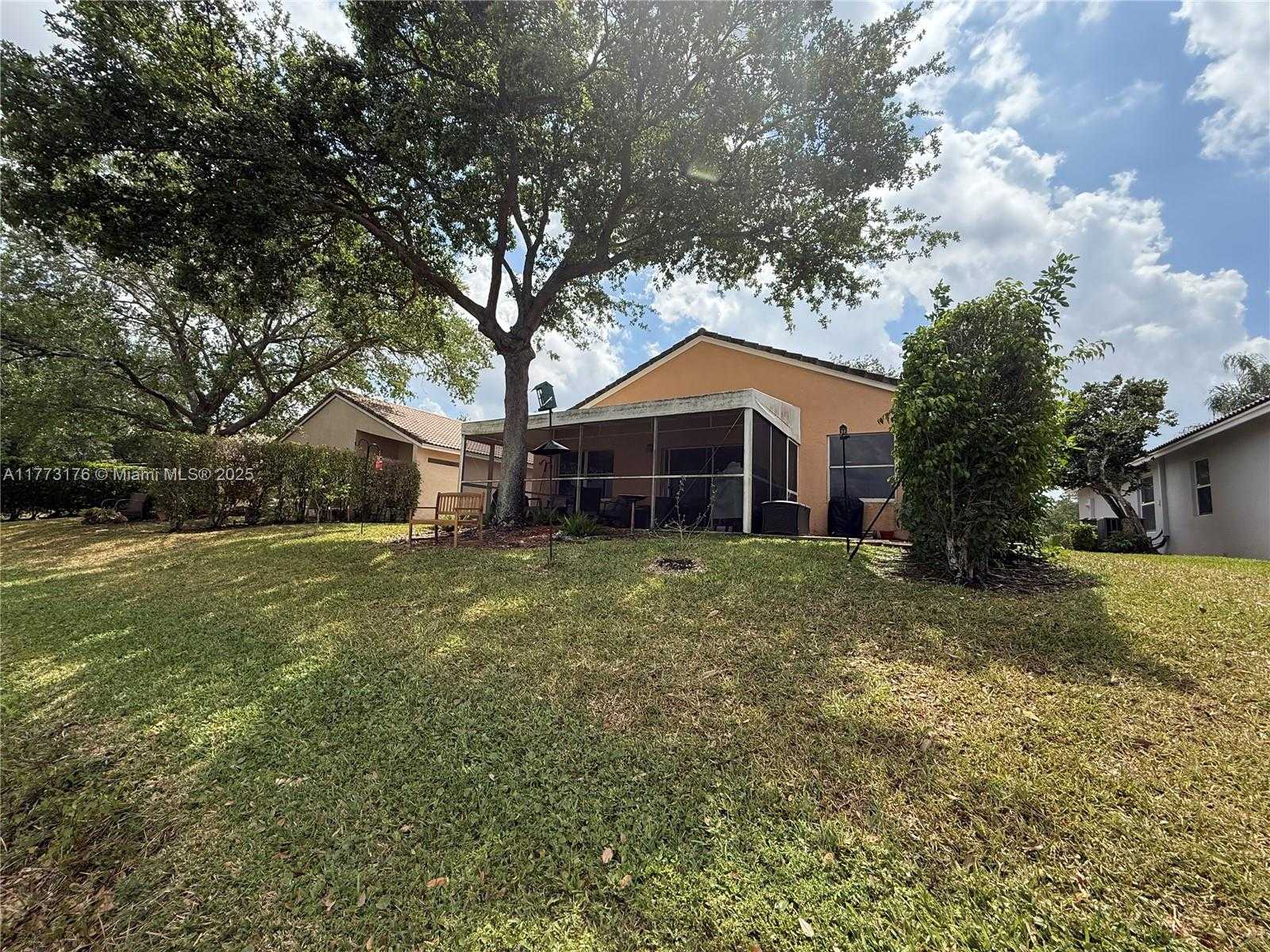 Small Image of 11781 SOUTH WEST 7TH ST, Pembroke Pines Number 4