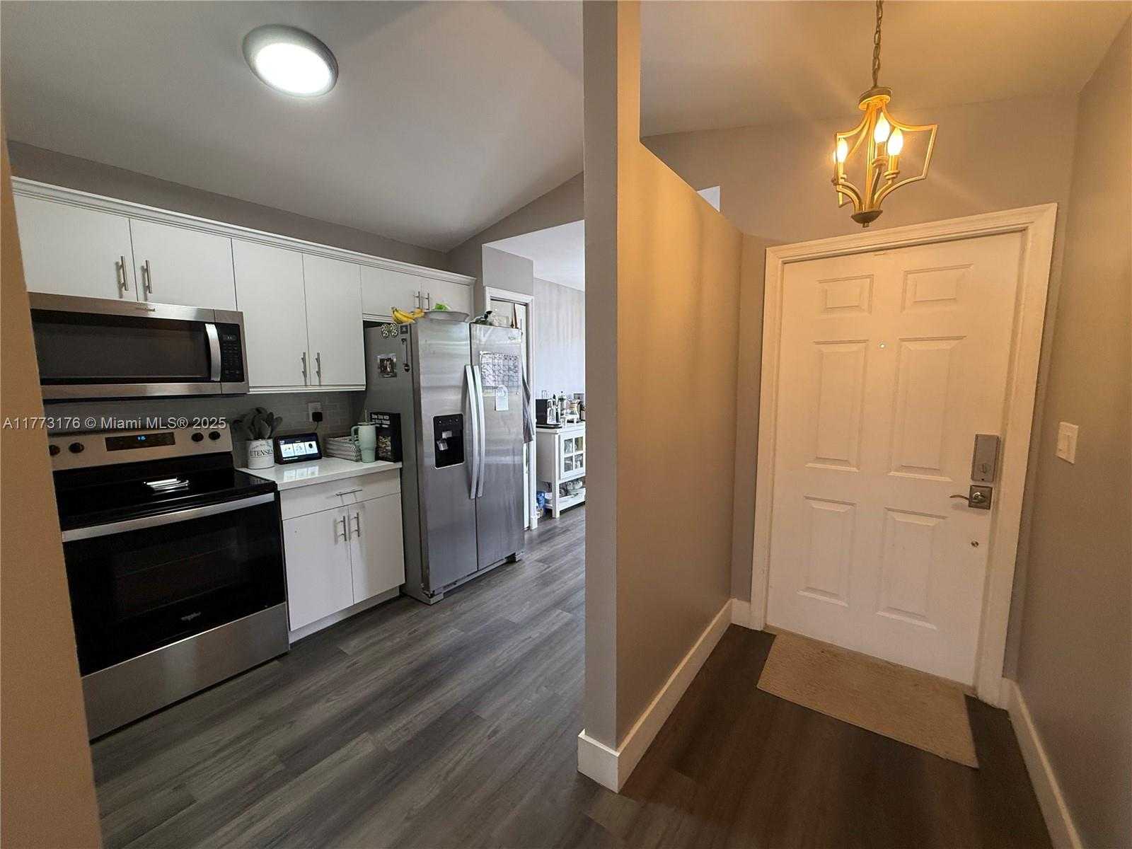 Small Image of 11781 SOUTH WEST 7TH ST, Pembroke Pines Number 8