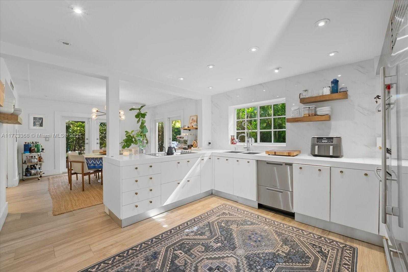 Small Image of 4228 ALTON RD, Miami Beach Number 14