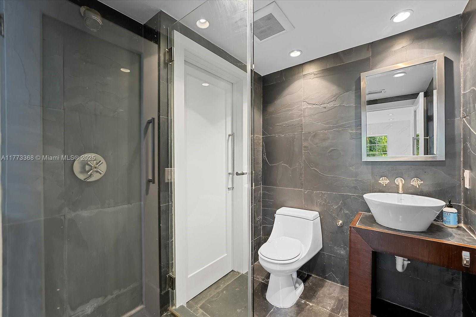 Small Image of 4228 ALTON RD, Miami Beach Number 15
