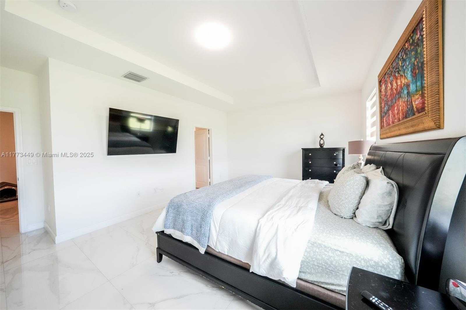 Small Image of 19080 SOUTH WEST 133 CT, Miami Number 16