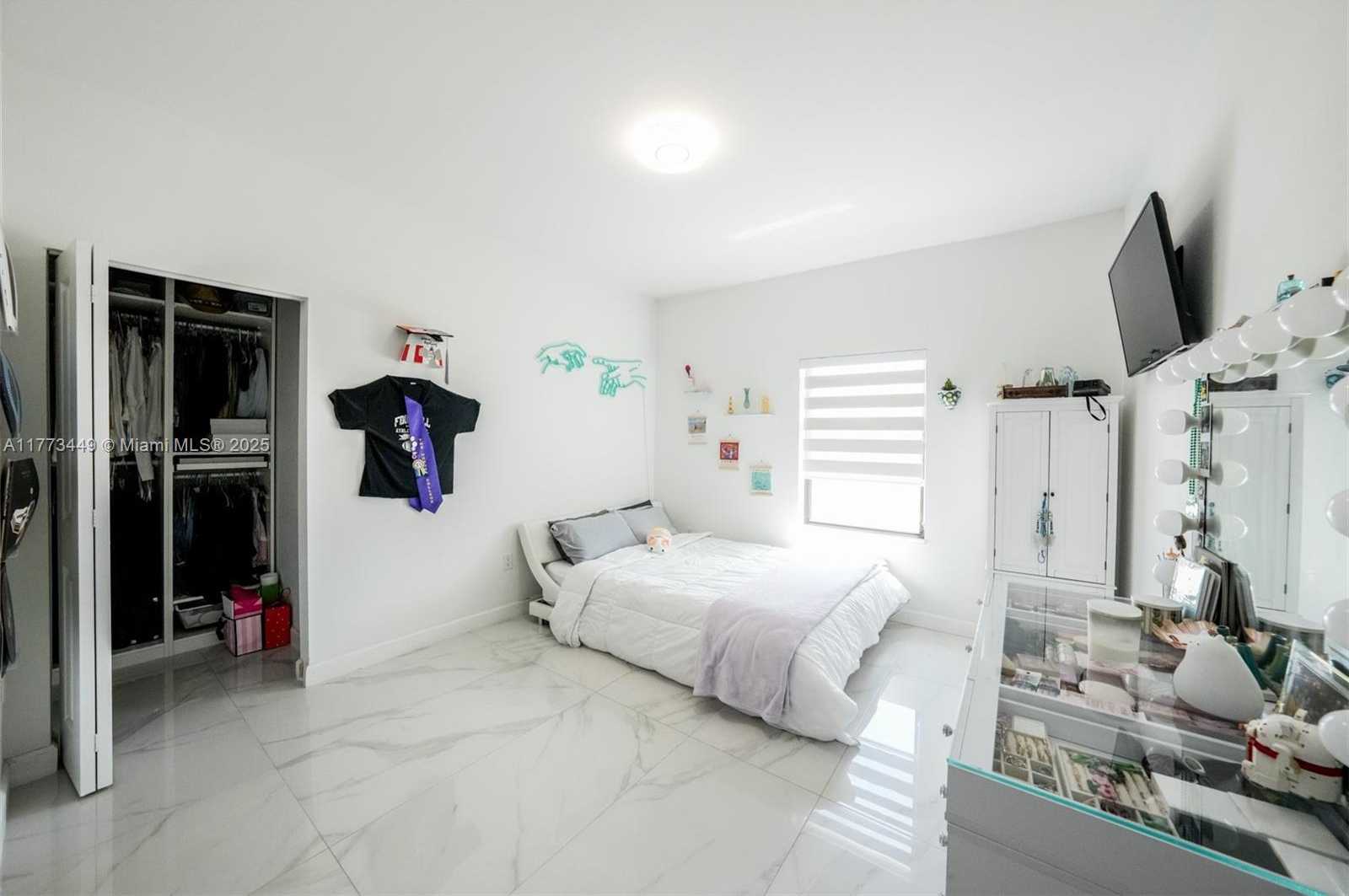 Small Image of 19080 SOUTH WEST 133 CT, Miami Number 22