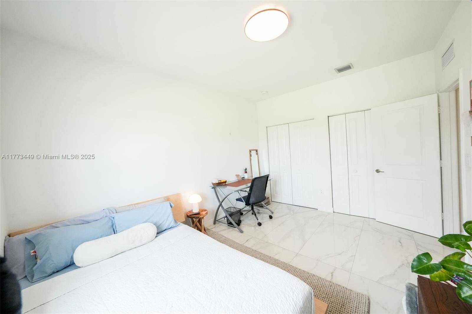 Small Image of 19080 SOUTH WEST 133 CT, Miami Number 25