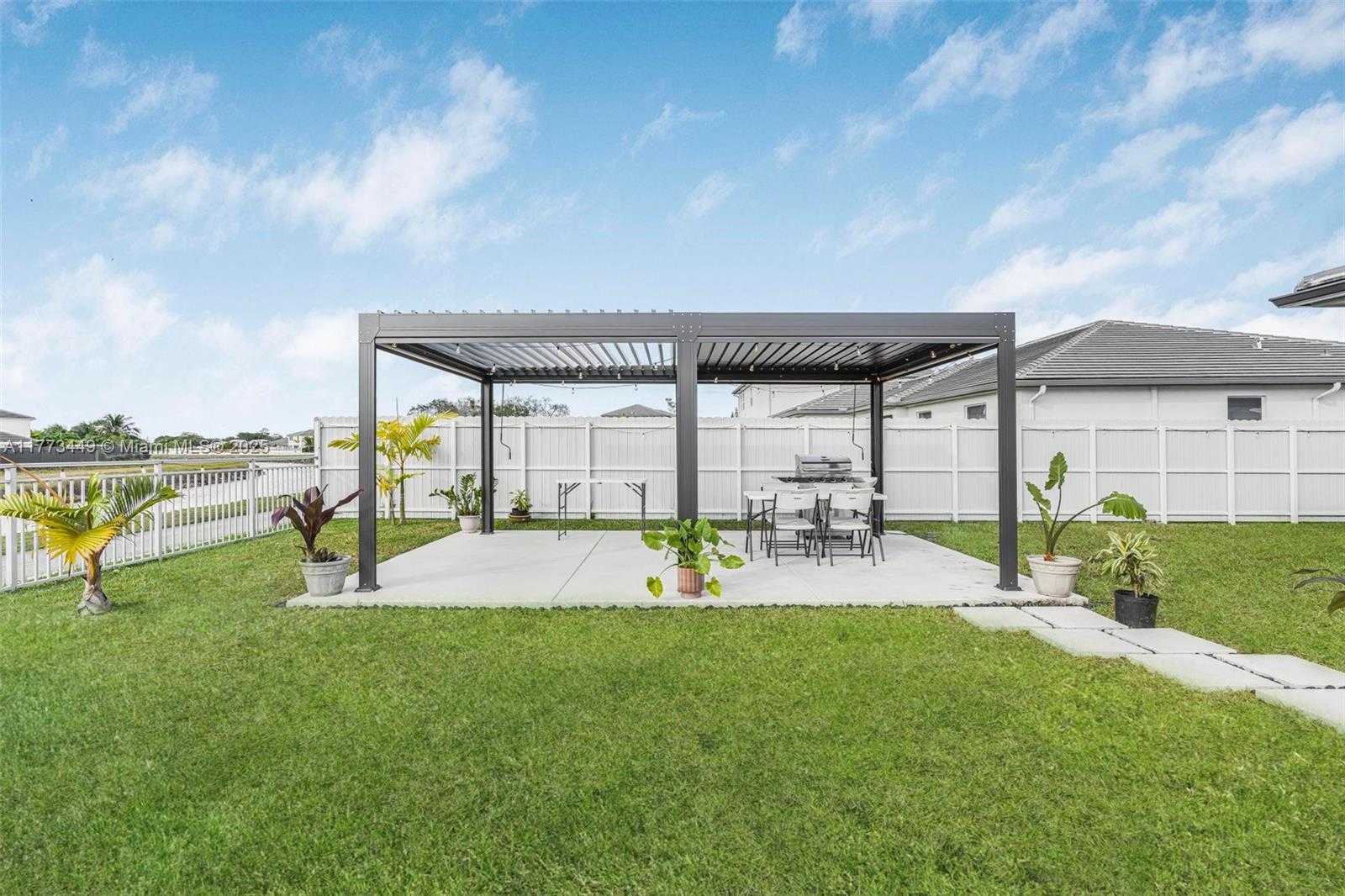 Small Image of 19080 SOUTH WEST 133 CT, Miami Number 39