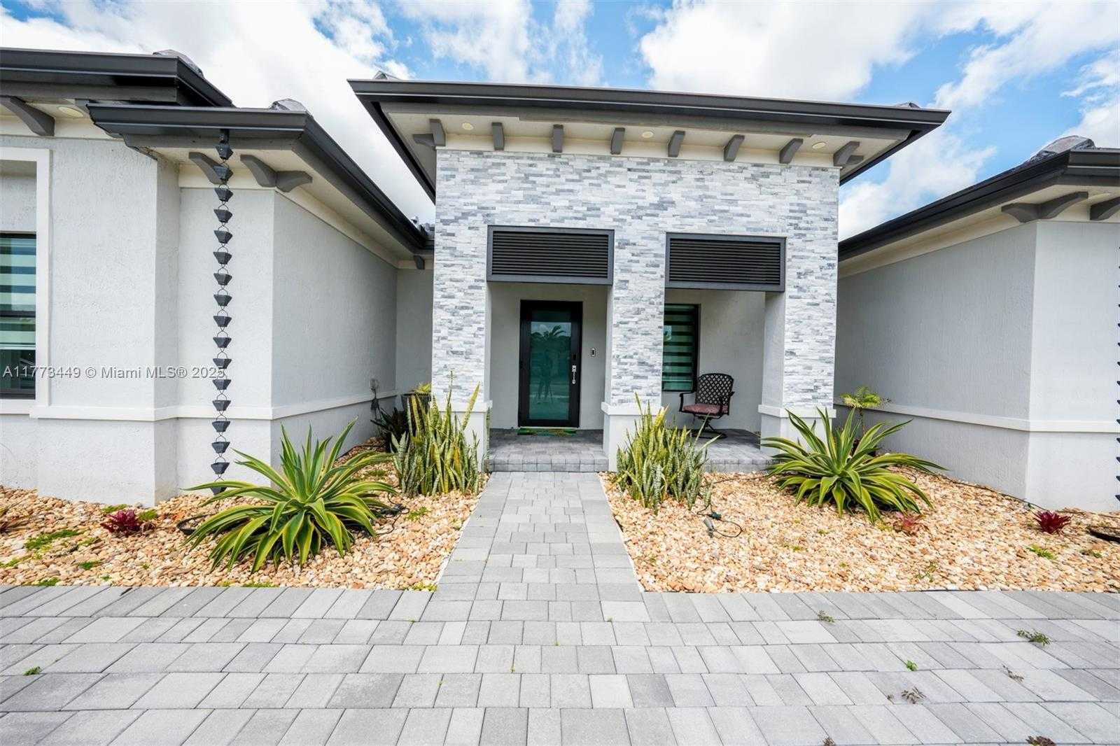 Small Image of 19080 SOUTH WEST 133 CT, Miami Number 4