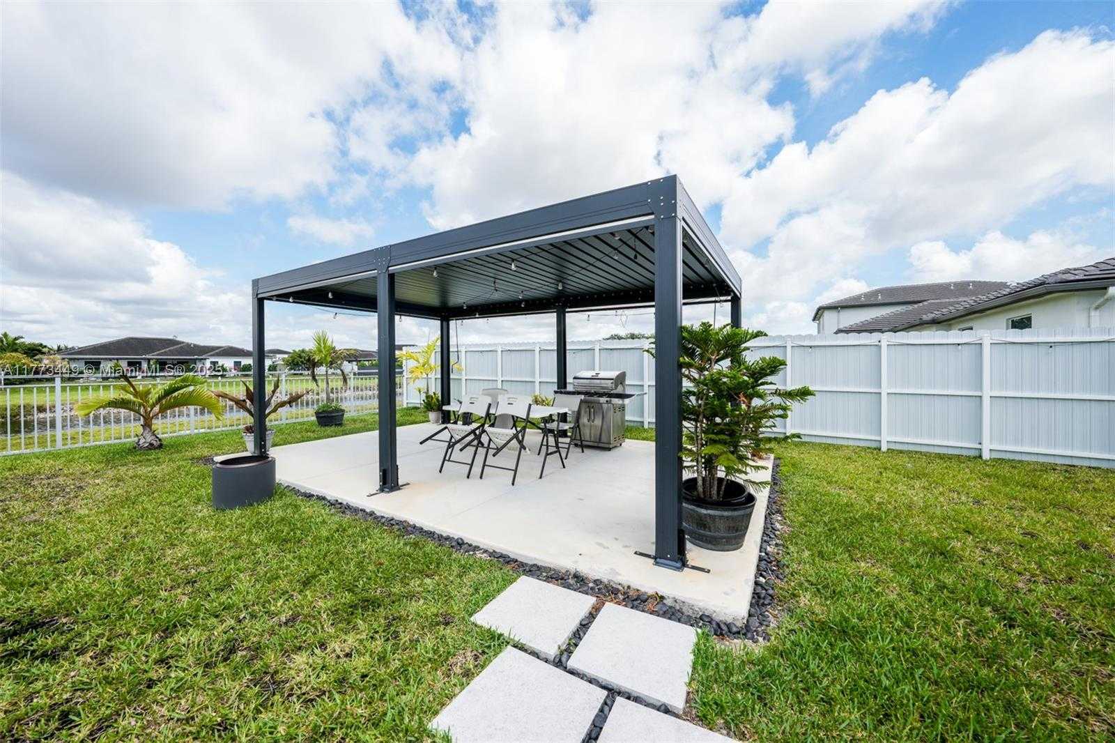 Small Image of 19080 SOUTH WEST 133 CT, Miami Number 40