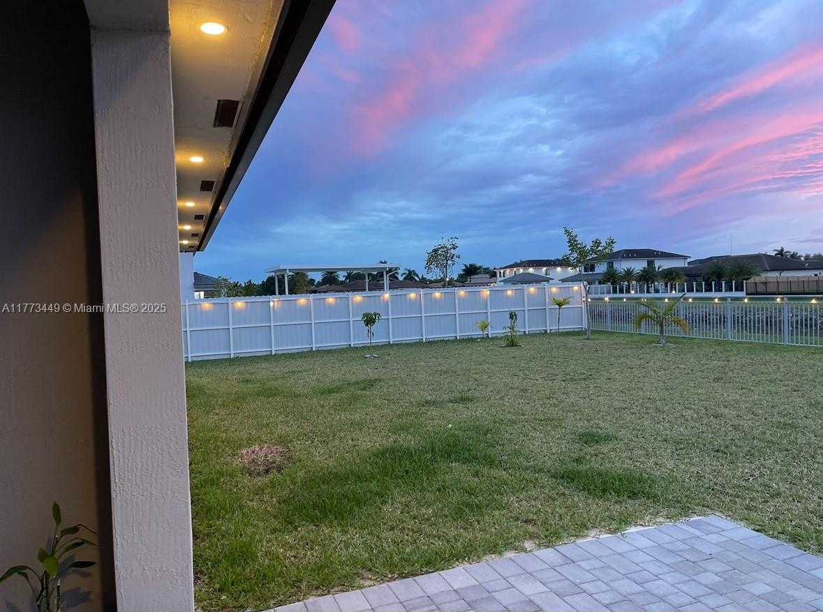 Small Image of 19080 SOUTH WEST 133 CT, Miami Number 48